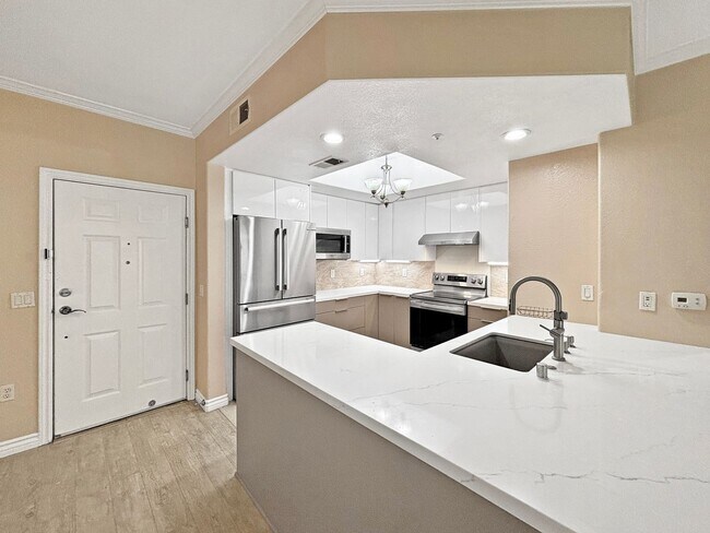 Foto del edificio - Stunning 2BD/2BA Condo in La Jolla W/ W/D,...