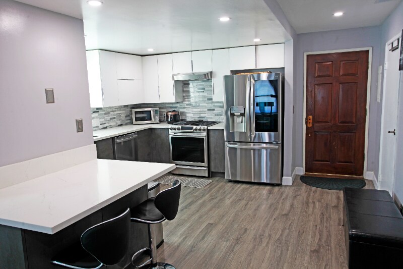 Foto principal - 2053 Barry Ave