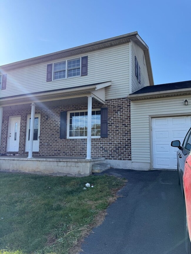 Building Photo - 3 Holly Ct