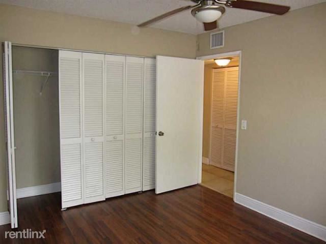 Building Photo - 1500 Lake Crystal Dr