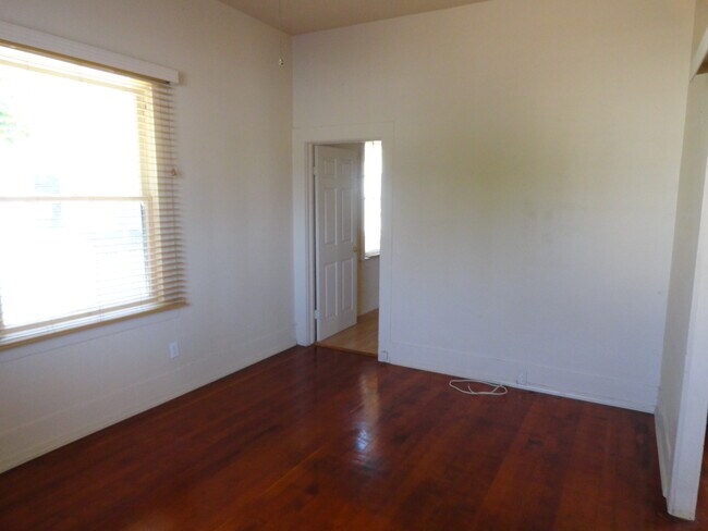 Living room - 858 21st St