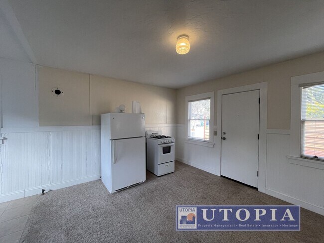 Foto del edificio - 204 Hollister Ave