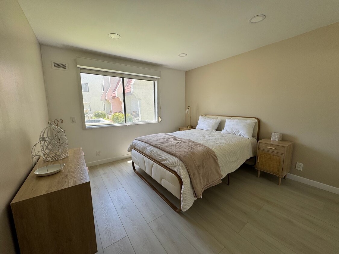 Primary Photo - Fully Furnished 1BR Retreat with Stylish T...