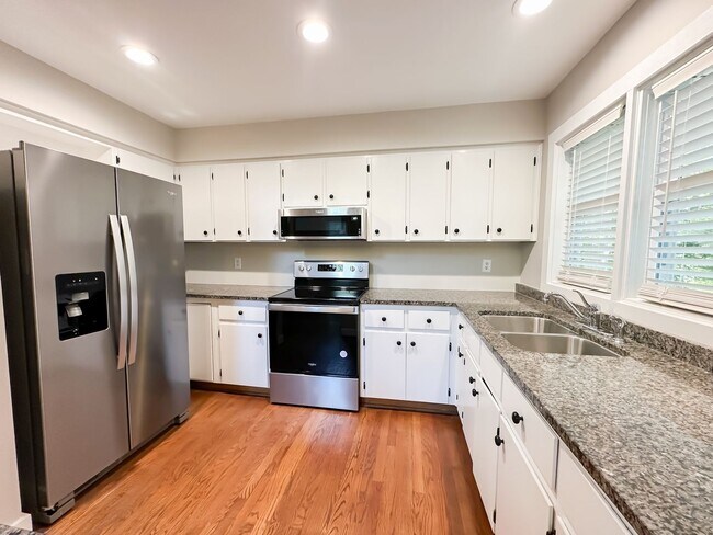 Building Photo - Great Newly Renovated Home Near North Hill...