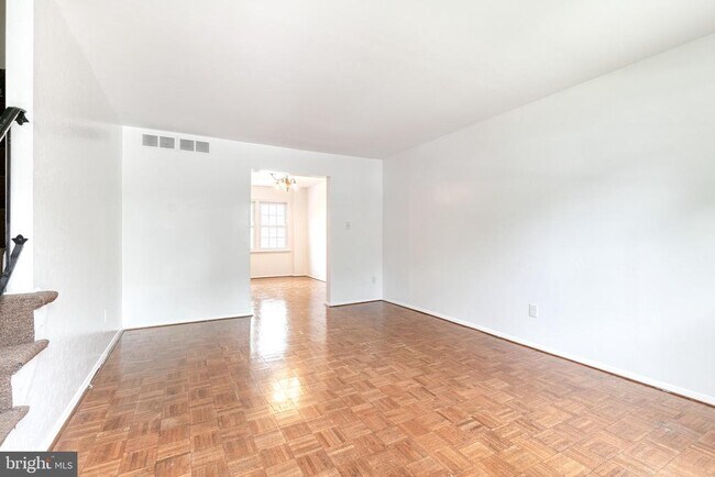 Building Photo - 3429 Saluda Rd