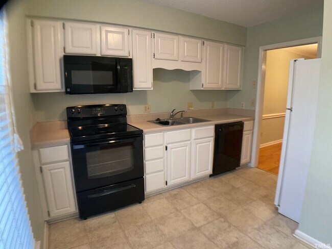 Building Photo - 3311 Coachman's Way