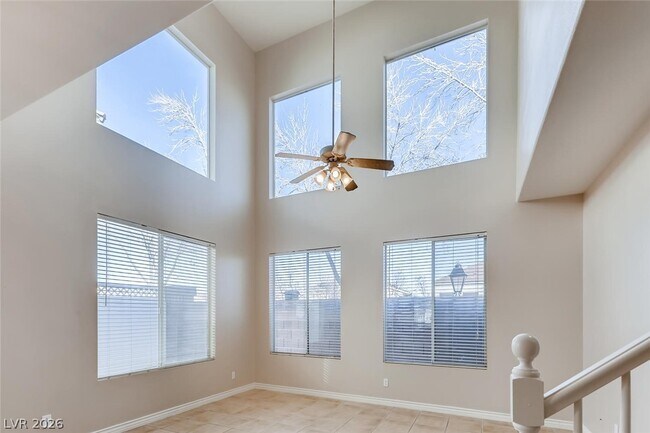 Foto del edificio - 8318 Hampshire Bay St