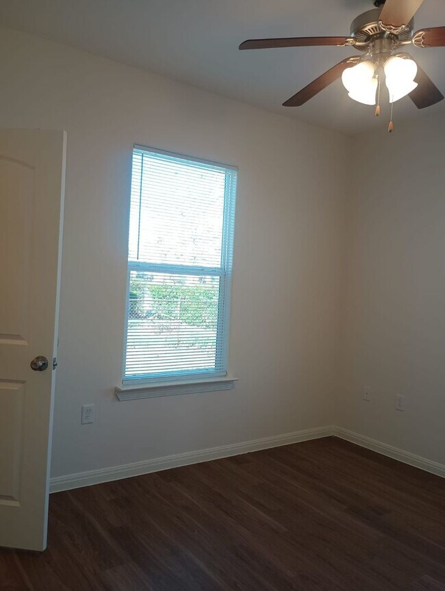 Foto del edificio - Cozy 2 bed / 1 bath - Move in Ready!