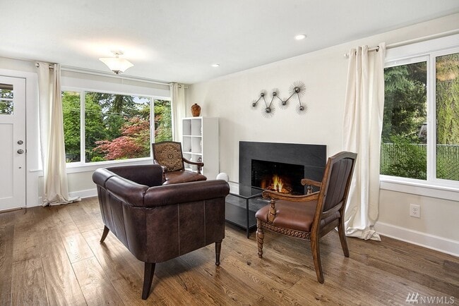Building Photo - Sweet Remodeled Rambler in Great Location!