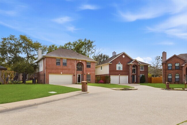 Foto del edificio - 3327 Shady Glen Ln