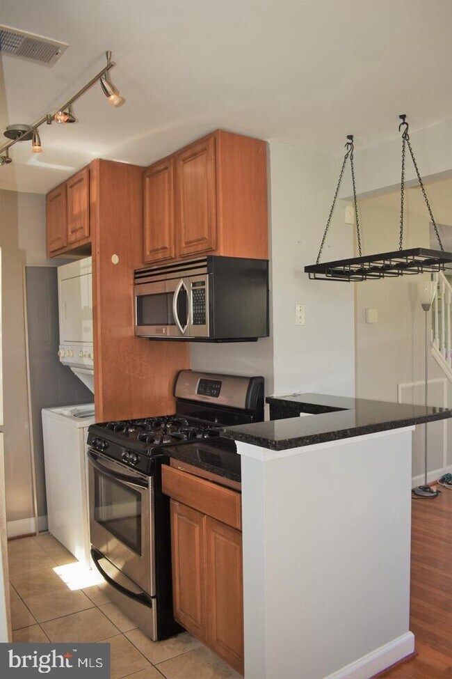 6924 Hawthorne St, Greater Landover, MD 20785 Condo for Rent in