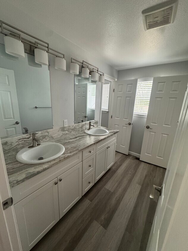 Building Photo - 7474 Sandstone Dr