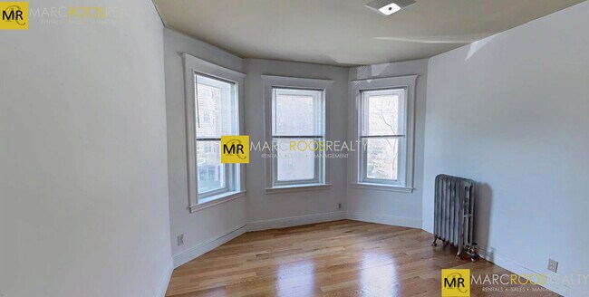 Building Photo - 137 Park Dr