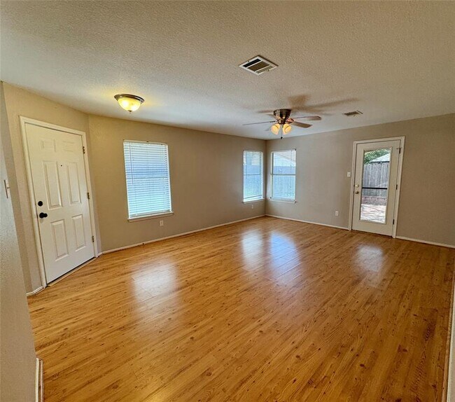 Building Photo - 1000 Horseman Cove