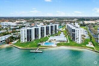 Building Photo - 19800 Sandpointe Bay Dr