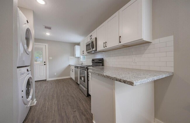 Building Photo - 1206 E 33rd St