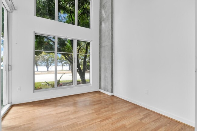 Building Photo - 300 S Australian Ave