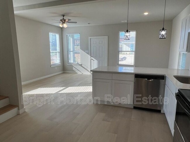 Building Photo - 3479 Valley Vista Dr