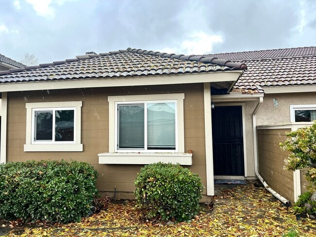 Building Photo - Ground Floor Unit in Santee!