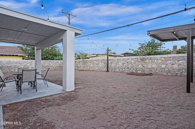Foto del edificio - 7904 Parkland Dr