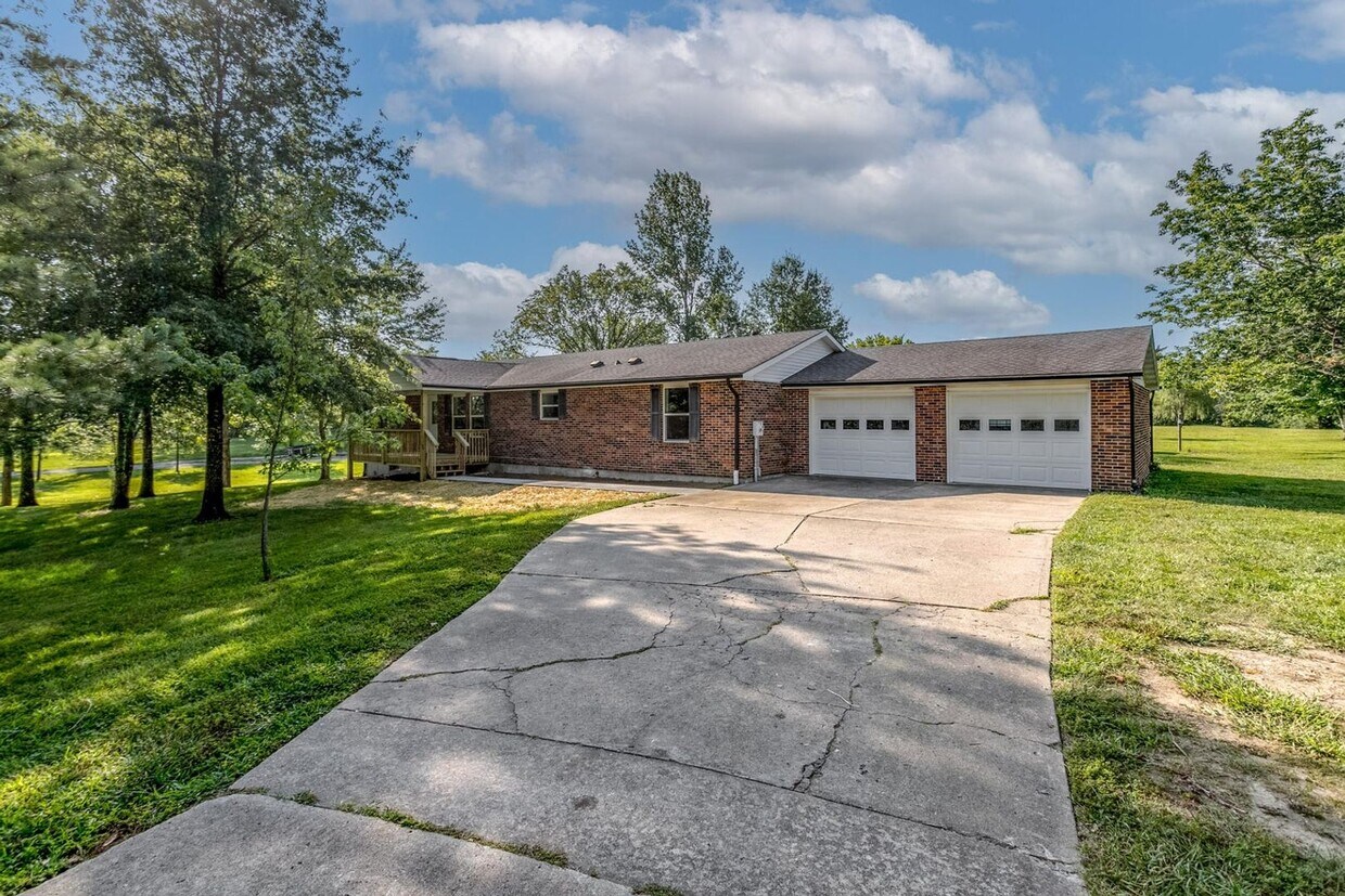 Primary Photo - Single Family Home - Available For Rent!