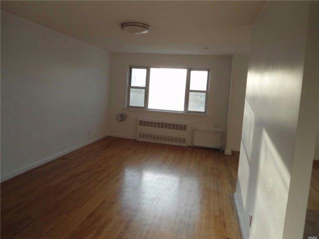 Building Photo - 5915 Kissena Blvd