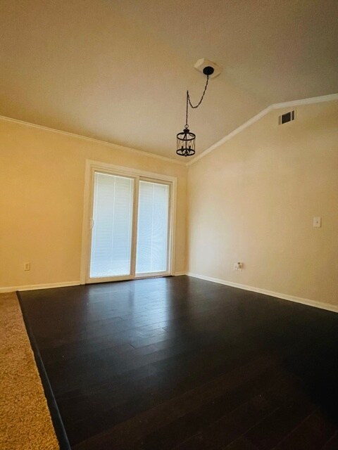 Building Photo - 413 Garden Acres Way