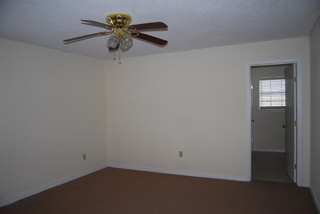 Building Photo - 104 Big Sky Dr