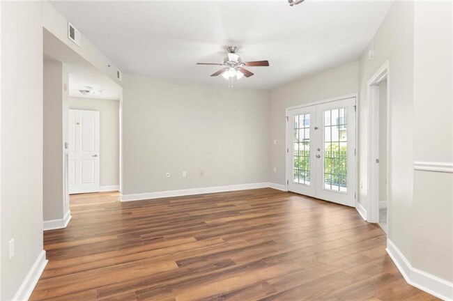 Foto del edificio - 230 E Ponce de Leon Ave