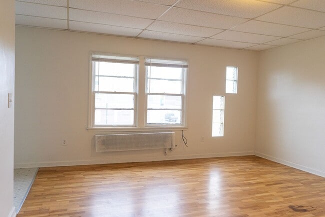 Building Photo - Finally, a Place That’s All Yours — Cozy Downtown 1bd/1bth Awaits!