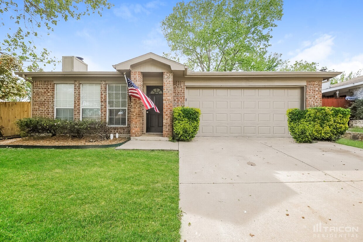 Foto principal - 708 Burlington Avenue Fort Worth TX