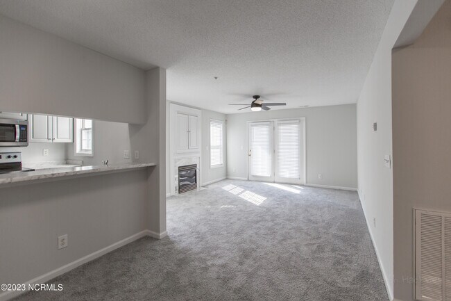 Building Photo - 713 Clearwater Ct