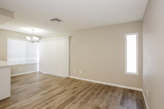 Foto del edificio - 2446 Millcroft Dr