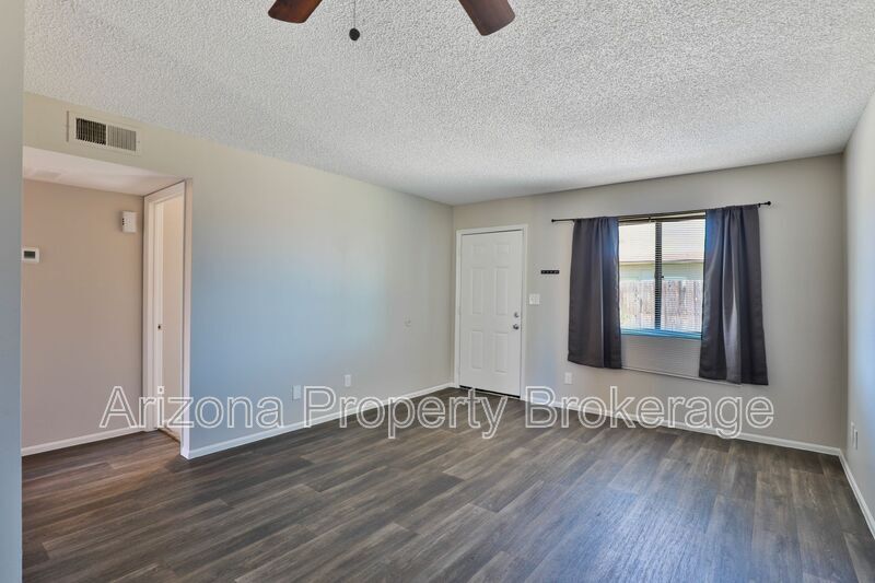 Primary Photo - 423 E 8th Ave