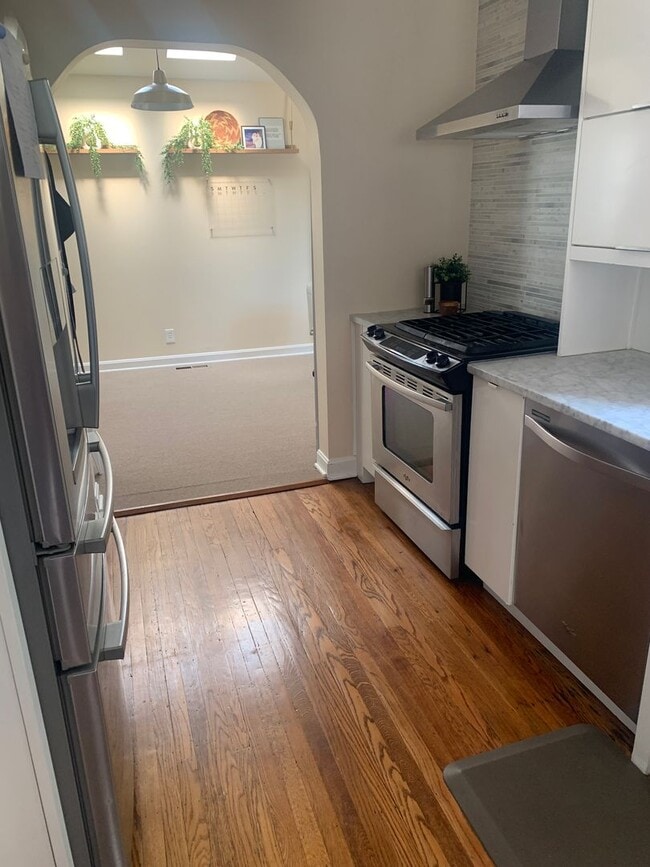 Building Photo - Seneca Gardens