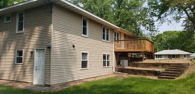 5055 side - 5055 Sunnyside Rd