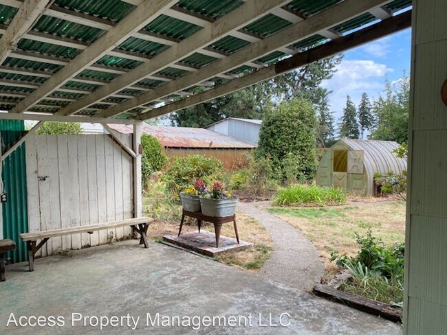 Building Photo - 3 br, 1 bath House - 31696 SW Bald Peak Rd