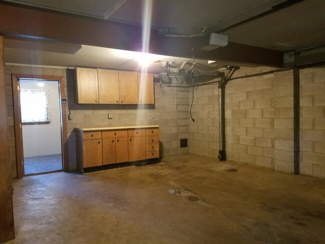 Building Photo - 1394 Colonial Dr