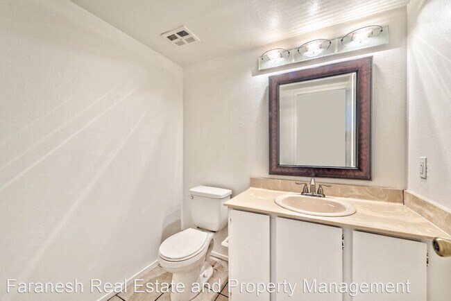 Building Photo - 3 br, 2.5 bath House - 2408 Paradise Village