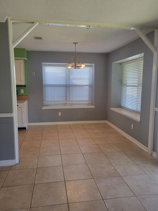 Foto del edificio - Pet Friendly, One Story 3 Bedroom Available!