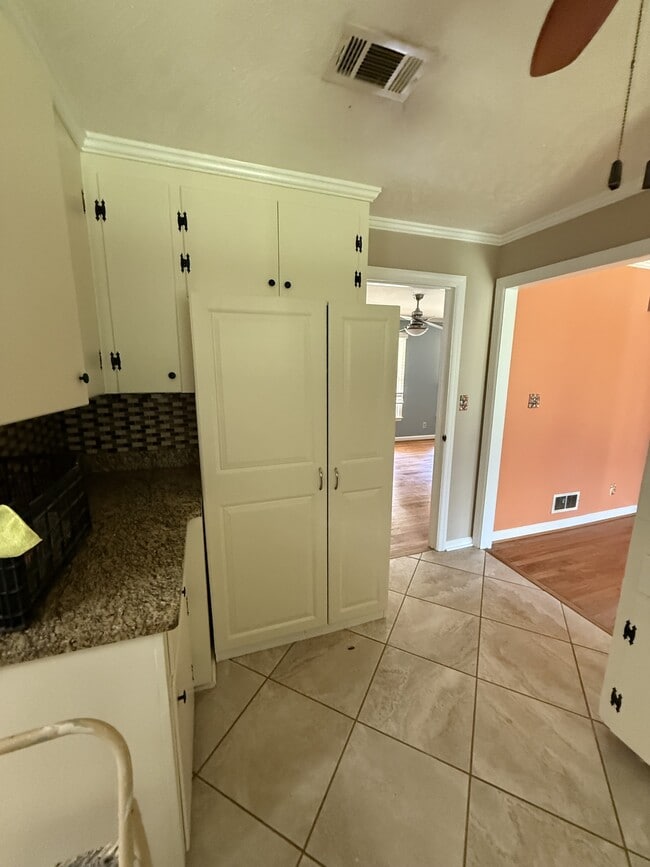 Building Photo - 111 Pinecrest Dr