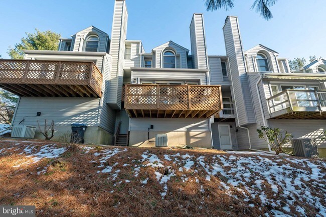 Building Photo - 302 Pleasant Knoll Ct