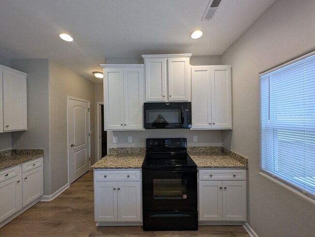 Foto del edificio - Spacious Townhome in Kingstree!