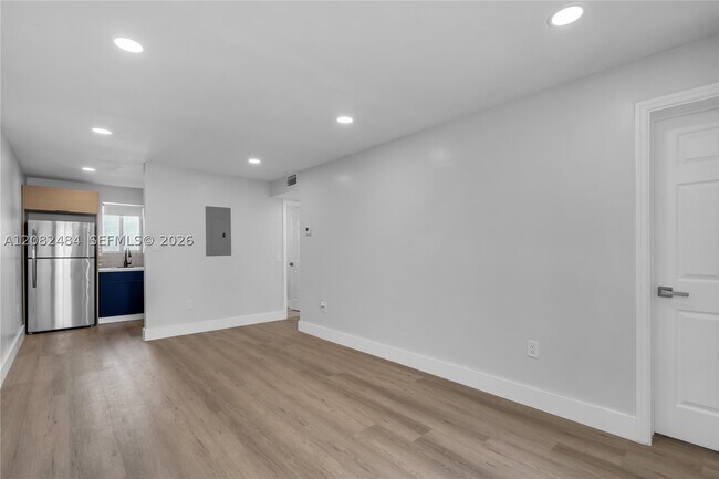 Foto del edificio - 560 NE 63rd St