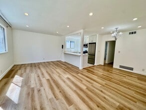 Building Photo - 337 Rexford Dr