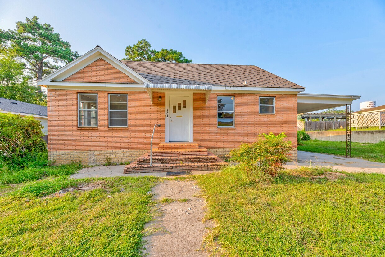 Primary Photo - 202 Verna St