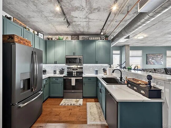 Building Photo - 1475 Delgany St