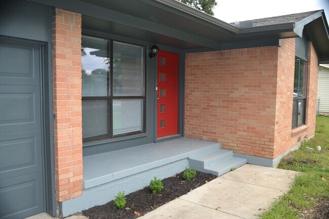 Foto del edificio - GREAT 3 BED/1.5 BATH STARTER HOME IN MEADO...