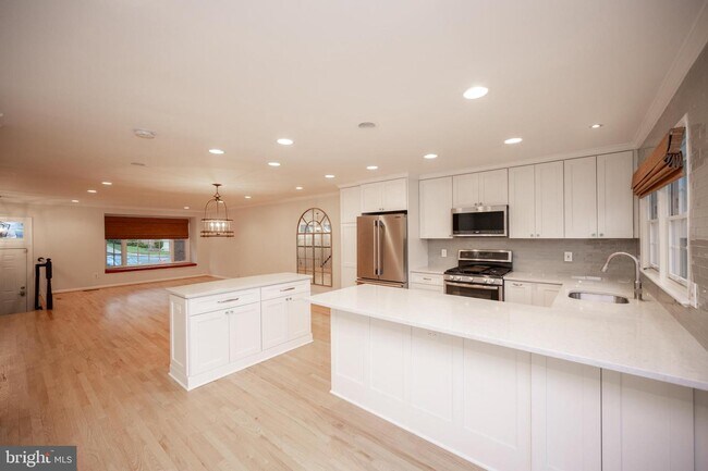 Building Photo - 1127 Quaker Hill Ct