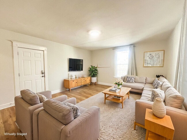 Building Photo - Royal Mission Apartments